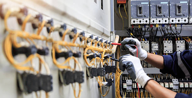 Professional Electrician technician working in Harbor Isle, NY